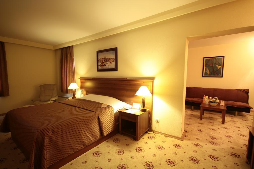 Peri Tower Hotel Νεβσεχίρ Δωμάτιο φωτογραφία